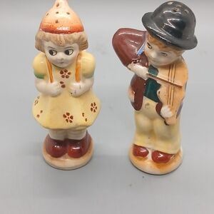 Vintage Ceramic Figurines Salt & Pepper